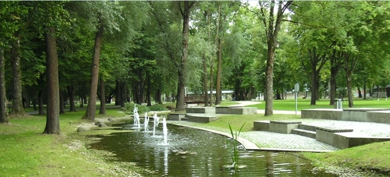 Bach_Kurpark_fünf_Fontänen